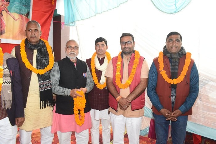सामूहिक माल्यार्पण